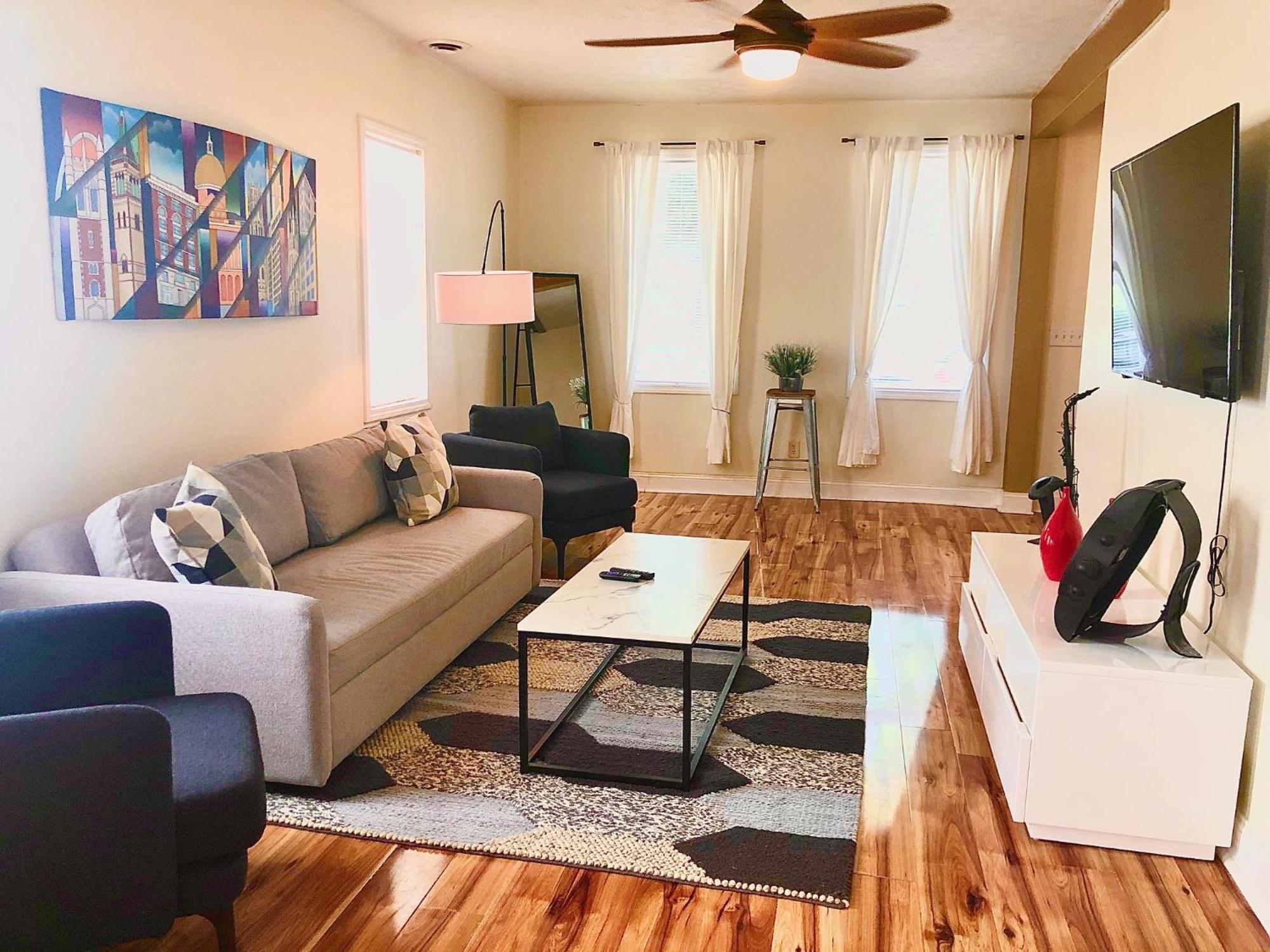 The House - W.20th - Three Bedroom Near West Side Market And Downtown Cle